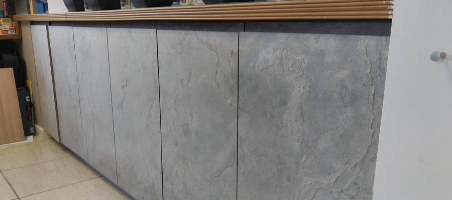 Habillage meuble en feuille de pierre